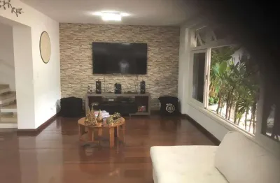 Sobrado à venda no jardim paulista com 350m² 3 dormitórios 1 suíte 3 banheiros 2 vagas