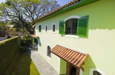 Sobrado Residencial de 760m² com 4 dormitórios 4 suítes 6 banheiros 6 vagas no Morumbi.