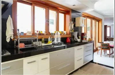 Casa térrea à venda no Alto da Lapa com 365m² 3 dormitórios 2 suítes 5 banheiros 2 vagas