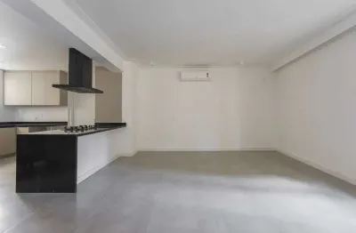 Apartamento no Jardim Paulista com 209m² sendo 3 dormitórios, 1 suíte, 2 banheiros e 2 vagas.