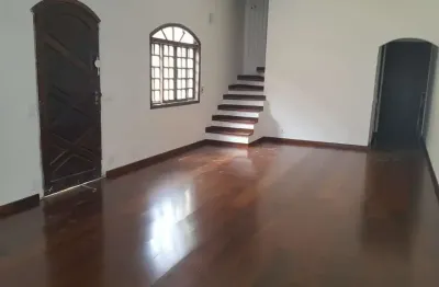 Espetacular casa à venda em São Paulo-SP, Vila Ipojuca: 4 quartos, 1 suíte, 3 banheiros, 4 vagas, 280m²