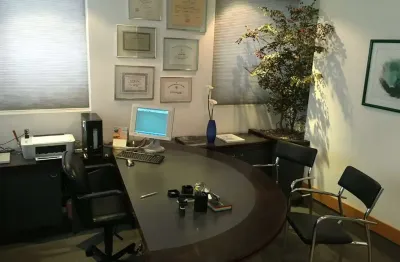 Conj. comercial à venda no jardim paulista com 134m² 5 salas 3 banheiros 4 vagas