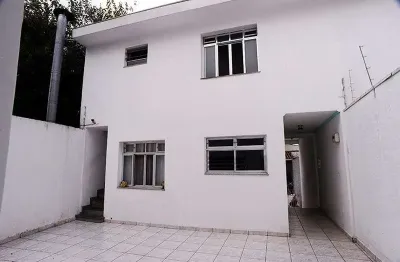Casa à venda com 400 m² sendo 4 quartos, 5 banheiros sendo 1 suíte e 3 vagas no Campo Belo