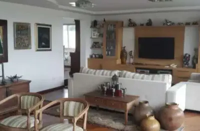 Apartamento à venda com 238m², 4 quartos, 1 suite e 3 vagas no morumbi