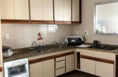 Apartamento no Condomínio San Remo no Alto da Lapa com 185m² 1 suíte 4 banheiros 2 vagas.
