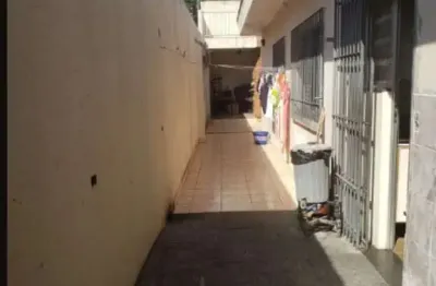 Casa de Luxo em Interlagos, São Paulo-SP: 3 quartos, 1 suíte, 4 banheiros, 2 vagas, 230m² de área - Imperdível!