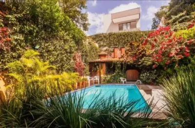 Sobrado à venda no Morumbi com 300m² 4 dormitórios 2 suítes 5 banheiros 5 vagas