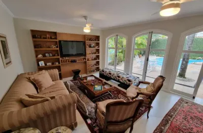 Sobrado com 648m² 4 suítes, 7 banheiros e 4 vagas de garagem no Morumbi