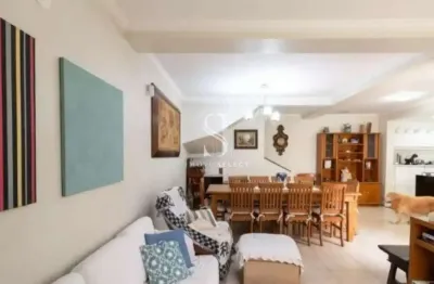 Sobrado - residencial de 192m² possui 3 dormitórios (1 suíte) e 2 vagas á venda na região da saúde