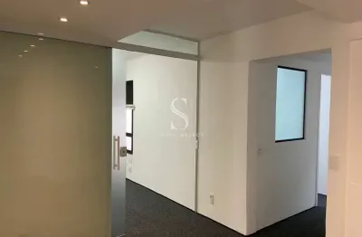 Conjunto comercial dividido em 6 salas, ar condicionado, copa e depósito.