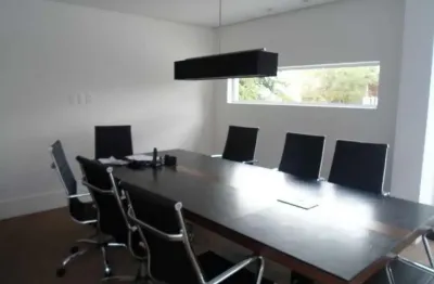 Brooklin - Casa comercial de 145m² com 5 salas, 3 banheiros e 2 vagas de garagem.