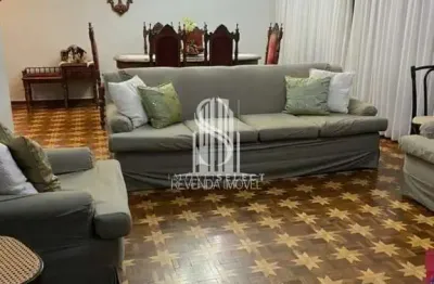 Linda casa em perdizes de duzentos e vinte e cinco m2 4 dormitórios 3 banheiros, 3 vagas de garagem.