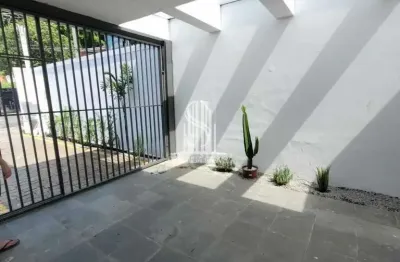 Prédio comércial/residencial de 300m² com 7 salas,3 banheiros e 6 vagas á venda na região de pompéia