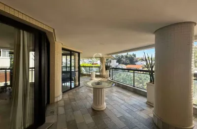 Condomínio Piazza Di Roma em Panamby - Apartamento de 430m² com 4 suítes, 2 salas e 4 vagas.