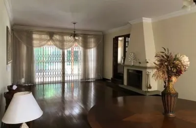 Brooklin - casa de 423m² com 5 dormitórios, 4 suítes, 2 salas e 6 vagas.