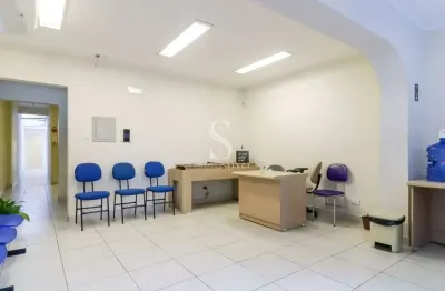 Casa comercial assobradada adaptada para clinica medica - 220m2 construídos 11 salas com ar cond 7 b