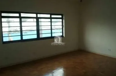 Conjunto comercial, com 230m², 6 salas, 5 banheiros, localizado na região de santo amaro.