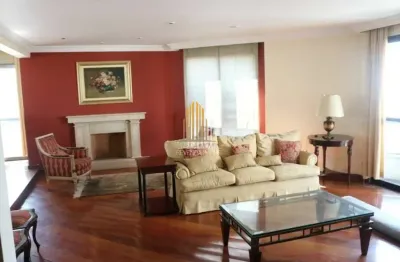 Apartamento com quatro dormitórios (três suítes), cinco banheiros e três vagas em perdizes condomíni