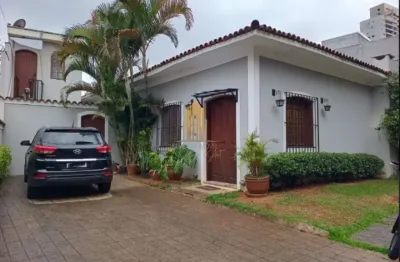 Butantã, casa de 190m² com 3 dormitorios, 2 suites e 2 vagas de garagem.