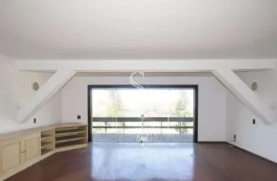 Casa assobradada residencial de 650m² possui 4 dormitórios ( 4 suítes ) e 6 vagas á venda no morumbi