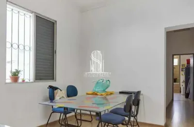 Sobrado de 347m² possui 4 dormitórios sendo 2 suítes, 1 sala e 2 vagas à venda na região de perdizes