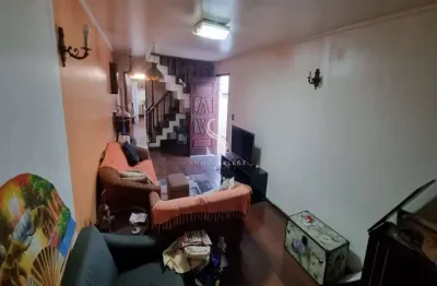 IPIRANGA - CASA ASSOBRADADA DE 163m² COM 3 QUARTOS, 3 SUITES E 2 VAGAS Á VENDA