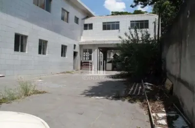 Prédio Comercial de 855m² na Mooca, São Paulo: Oportunidade Única!