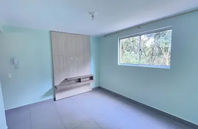 Apartamento a poucos minutos do centro com 2 quartos totalmente reformado