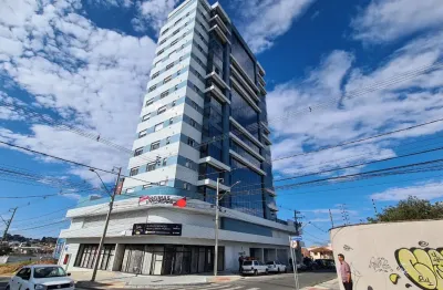 Espaçoso apartamento com suit e duas vagas de garagem pronto para morar