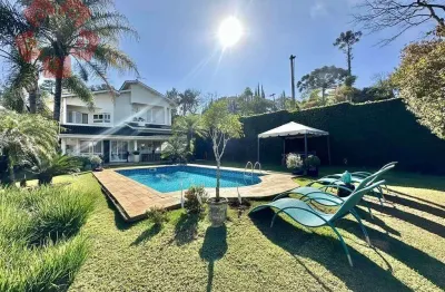 Casa Alto Padrão à Venda na Granja Viana | 4 Suítes | Home Office | Piscina | Próx. ao Centrinho