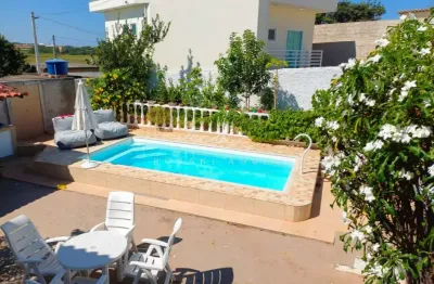 Casa com piscina em saquarema, com 2 quartos e a poucos minutos da praia de itaúna