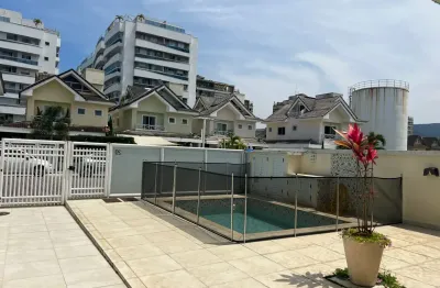 Linda casa em condomínio fechado com 4 quartos e 200 m2 no recreio dos bandeirantes