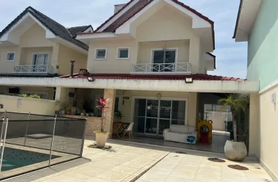 Linda casa em condomínio fechado com 4 quartos e 200 m2 no Recreio dos Bandeirantes