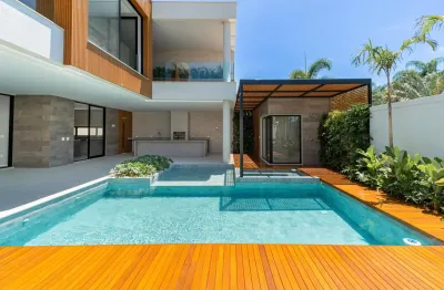 Residência contemporânea no condomínio del lago, barra da tijuca