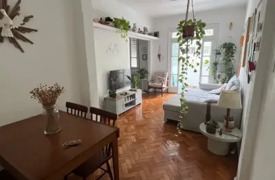 Apartamento aconchegante em Laranjeiras com varanda e 3 quartos