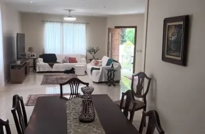 Casa ampla com 3 quartos- 1 suíte no condomínio Passaredo na Taquara