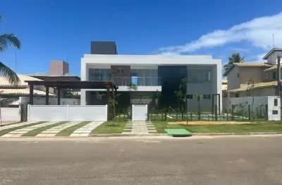 Casa alto padrão com 6 suítes, piscina e energia solar em condomínio fechado