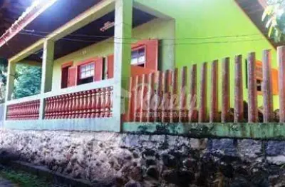 Casa com 02 dormitórios, sala, cozinha, 01 banheiro,  área de serviço. frente para o mar