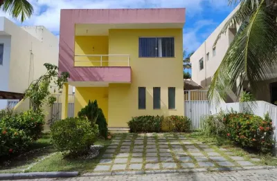 Casa duplex em condomínio fechado – 3 quartos, 1 suíte – próxima à praia
