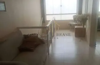 Excelente casa duplex à venda: clara, ventilada e nascente, localizada a apenas 150 metros da orla!