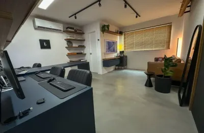 Linda sala comercial de 23m2 reformada, no coração de vilas.   na rua principal de vilas, próximo ao mcdonald e hotel malibu.