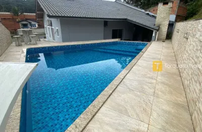 Casa em condomínio com piscina – aceita permuta até r$ 400 mil