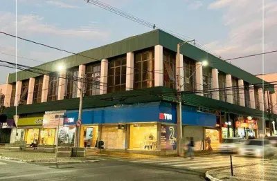 Sala com 1.700m2 de segundo piso em área nobre central!