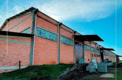 Barracão na br-277 em localização estratégica com acesso facilitado!