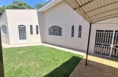 Casa com 4 dormitórios para alugar, 150 m² por R$ 2.200/mês - Boqueirão - Guarapuava/PR