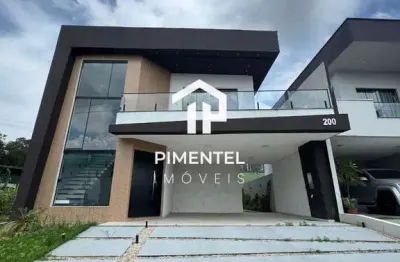 Casa duplex na região da ponta negra com 04 quartos (sendo 01 suíte) | revestida em porcelanato e reformada