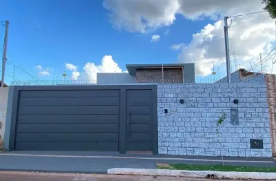 Casa térrea (3 quartos sendo uma suíte com closet e piscina)
