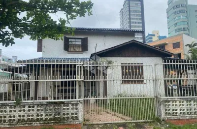 Casa / sobrado com 3 dormitórios /quartos 2 suítes a venda  r$ 2.500.000,00  pé na areia torres