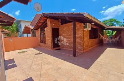 Duas casas independentes em um terreno de 540 m² a venda  na barra da lagoa