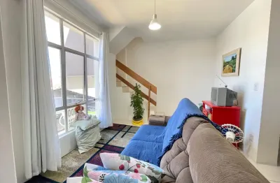 Cobertura duplex com 1 dormitório e vaga coberta em capoeiras/fpolis